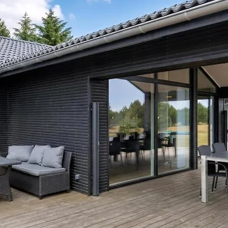 Villavilla 976 - Marielyst, Lollandfalstermon